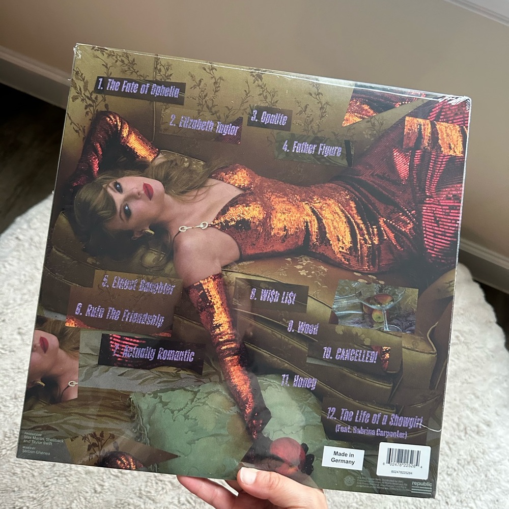 Taylor Swift The Life of a Showgirl Vinyl- The Shiny Bug Edition SEALED - Picture 2 of 3